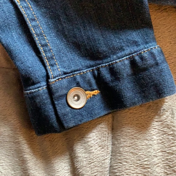 //DENIMN JACKET// - Picture 2 of 5